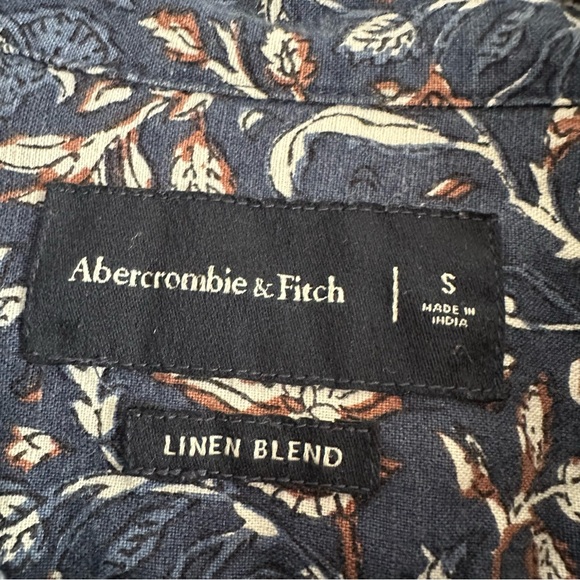 A&F • Linen Blend Floral Print Short Sleeve Shirt - Picture 2 of 7